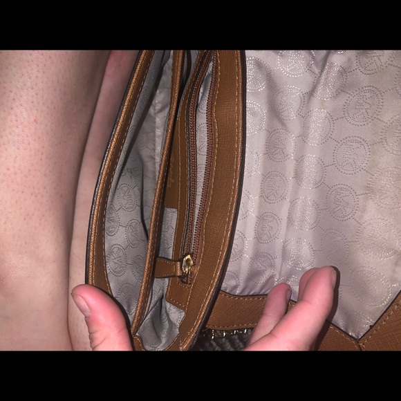 Micheal Kors Cognac Cross body - Picture 6 of 8